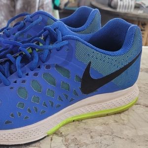 Mens 11.5 Nike shoes